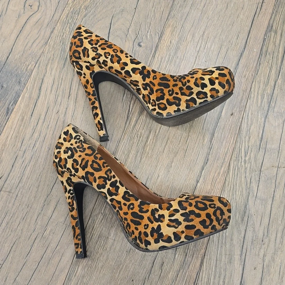 Charles Robert‎ Leopard Platform High Heels | Size 9​